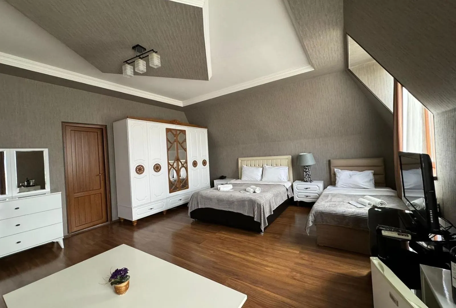 Hotel Richi G A ティビリシ