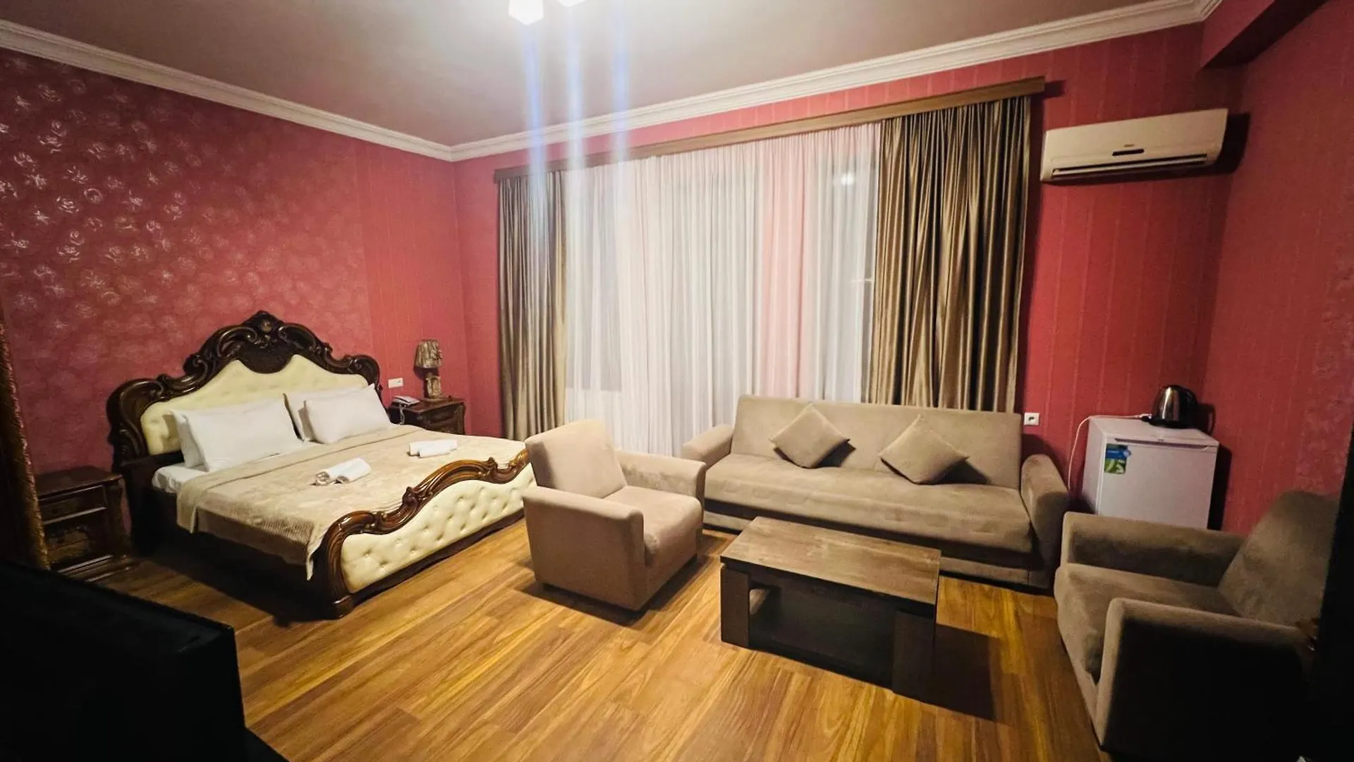Hotel Richi G A ティビリシ
